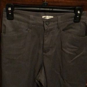 Lee at the waist size 4M pants